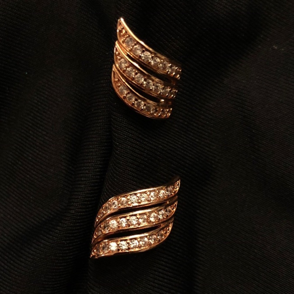 ✨🆕 Rose gold CZ angel wings stud earrings✨💖 - Picture 6 of 7