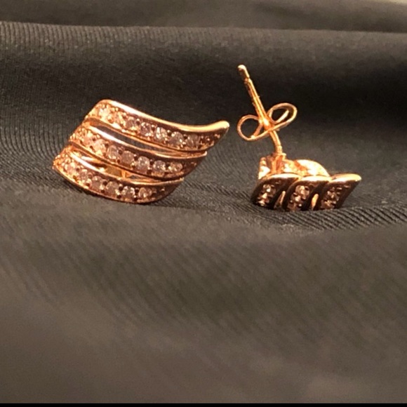 ✨🆕 Rose gold CZ angel wings stud earrings✨💖 - Picture 4 of 7