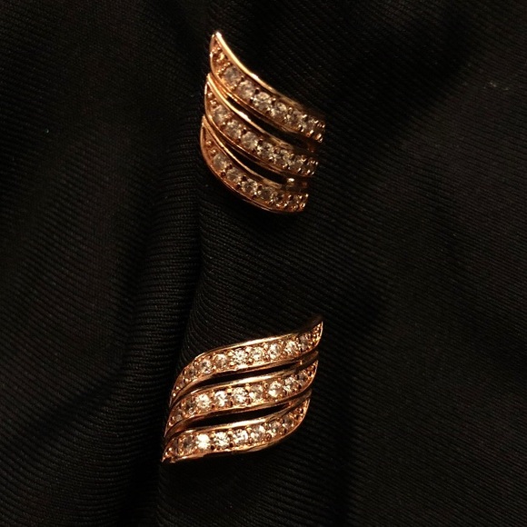 ✨🆕 Rose gold CZ angel wings stud earrings✨💖 - Picture 6 of 7