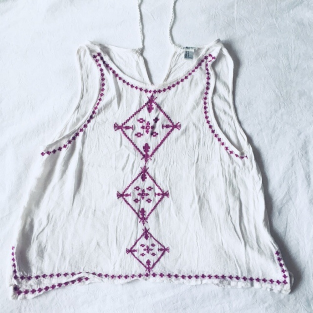 Forever 21 Embroidered Crop