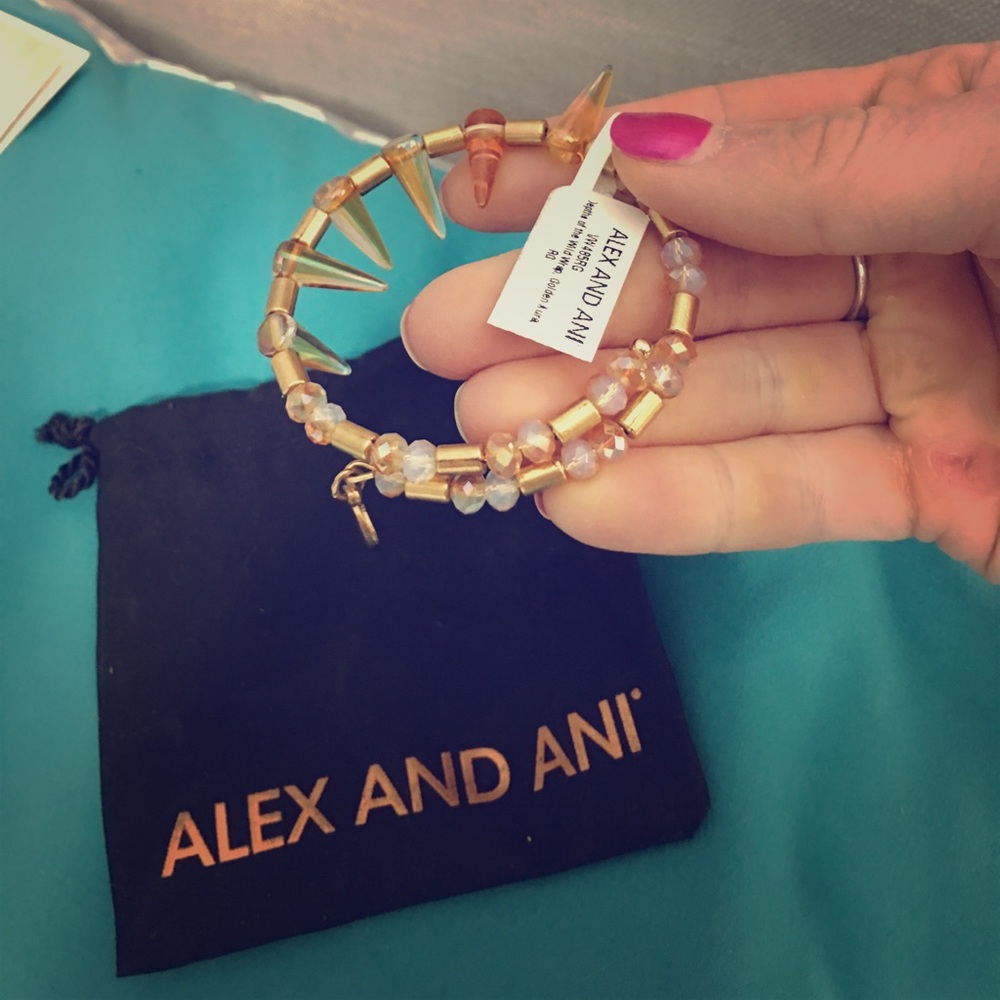NWT Alex and Ani wrap 😍