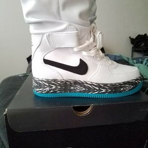 Women's sneaker