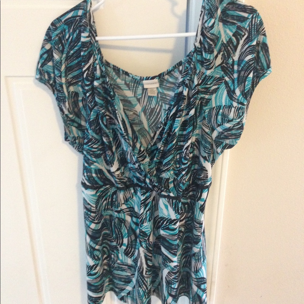 Low neck top