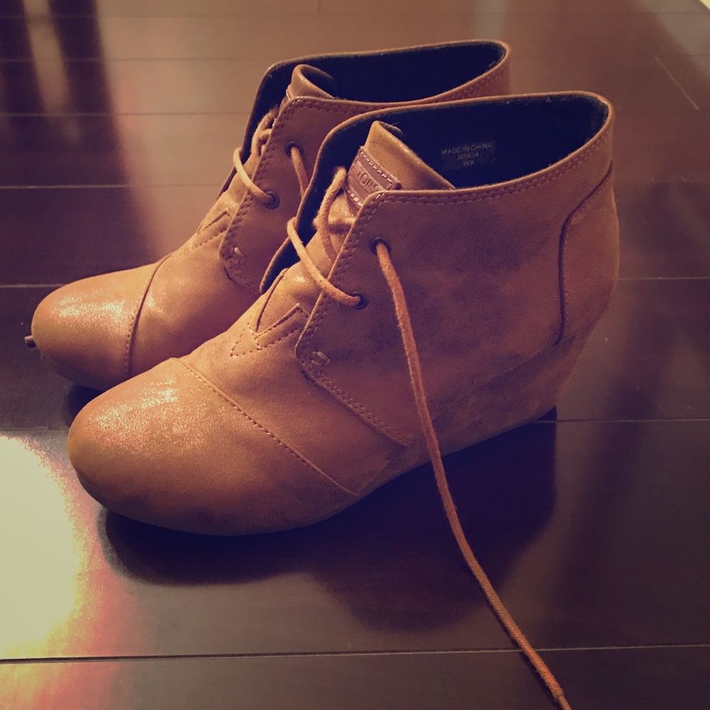 TOMS Gold Shimmer Desert Wedges