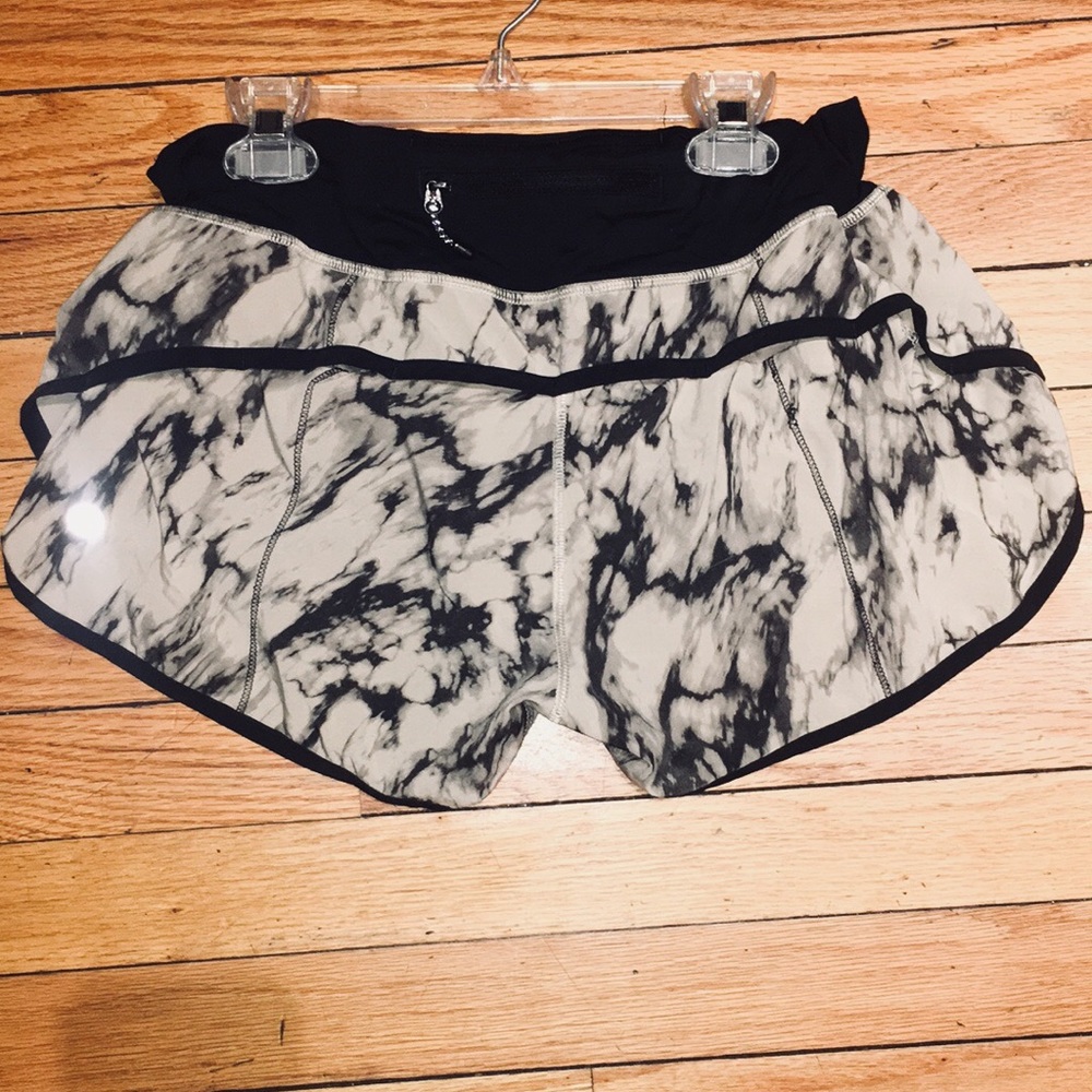 LULU LEMON RUNNIG SHORTS