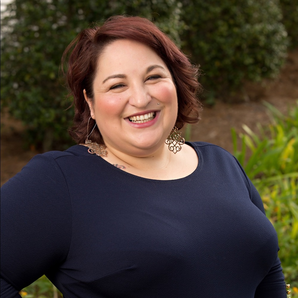 Meet your Posher Laura!