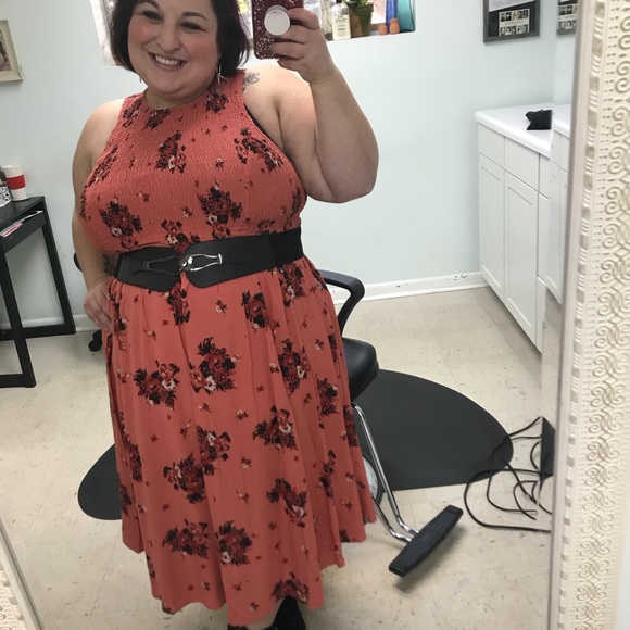 Meet your Posher Laura! - Picture 2 of 5