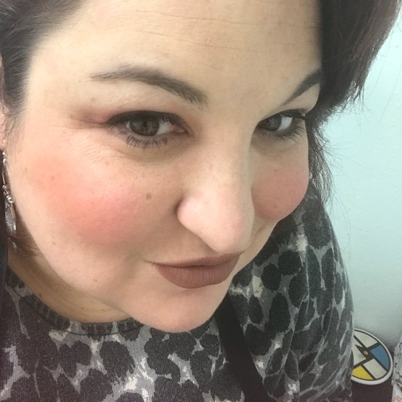 Meet your Posher Laura! - Picture 3 of 5