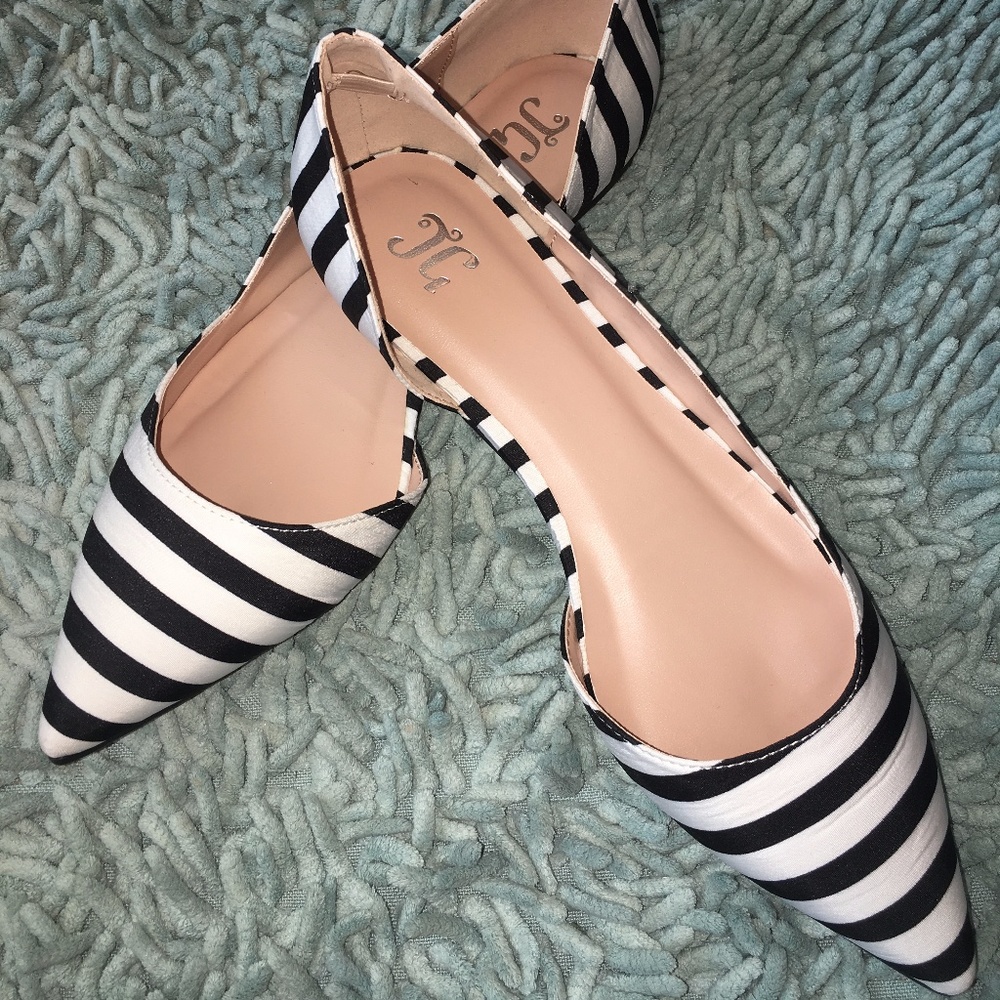 Journee Black & White Stripe Pointed Toe Flats