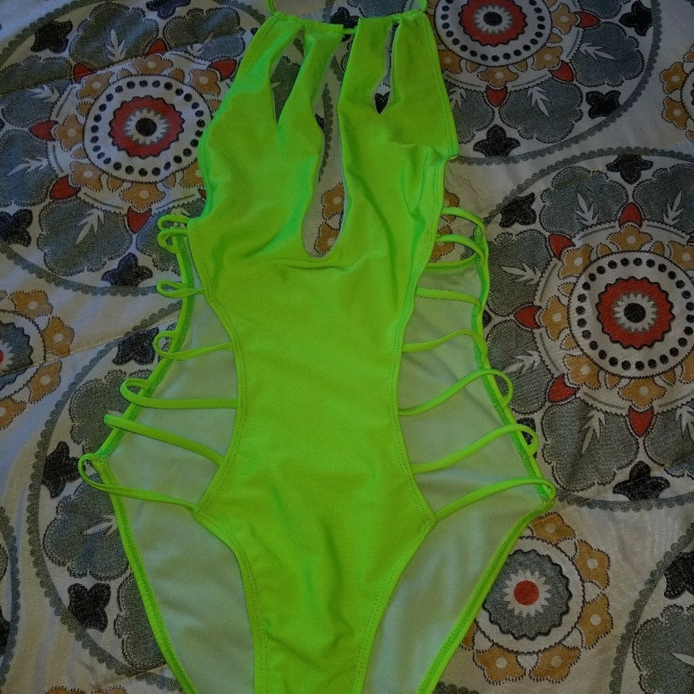 Women's bathing suit