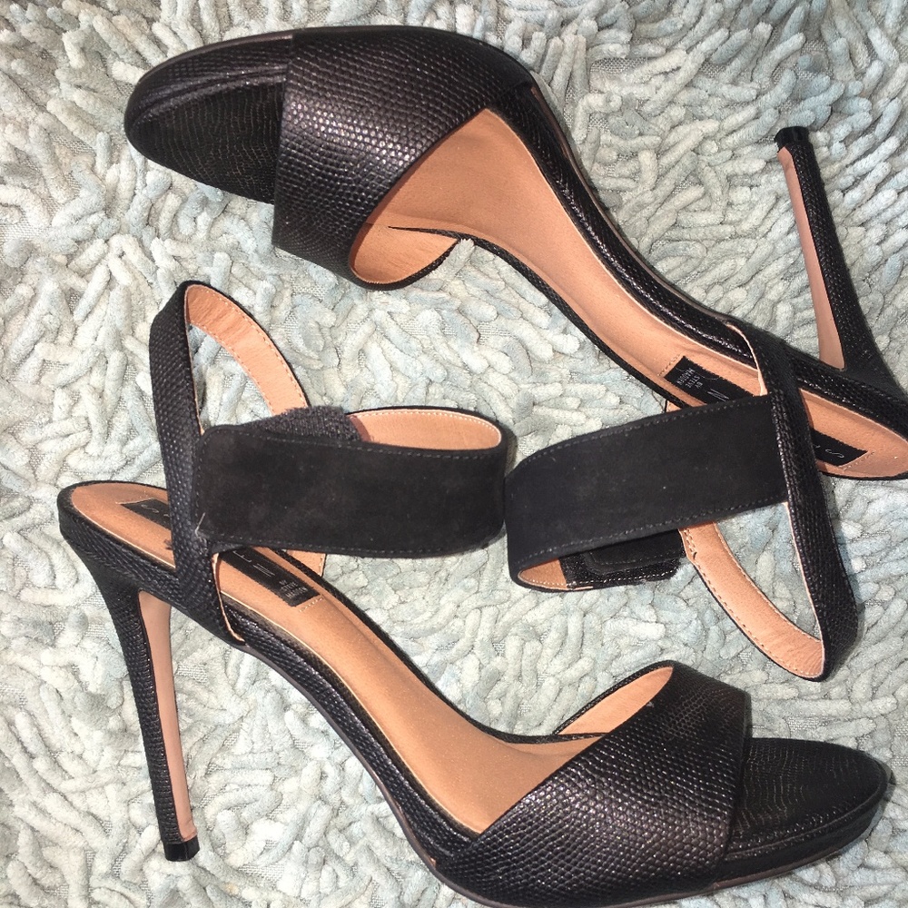 Steve Madden Black Strappy Pumps