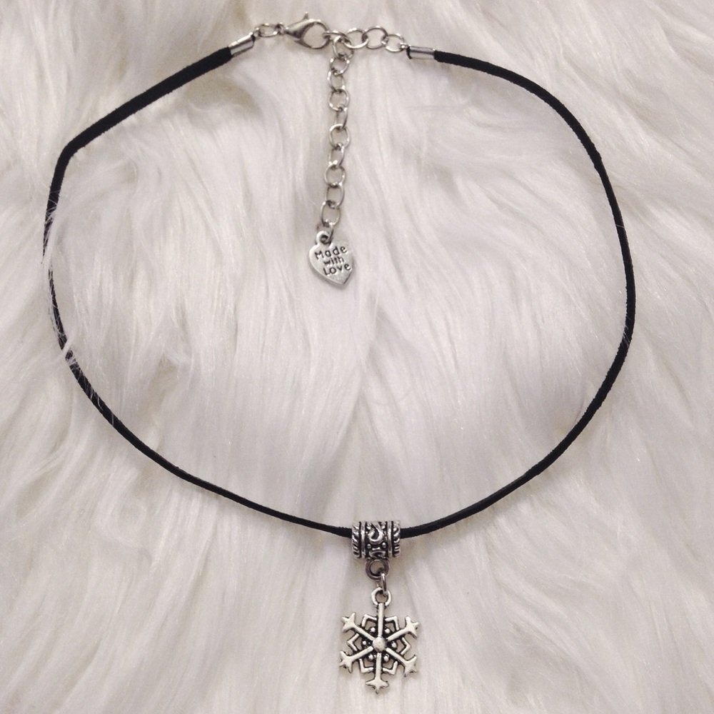 Snowflake Choker