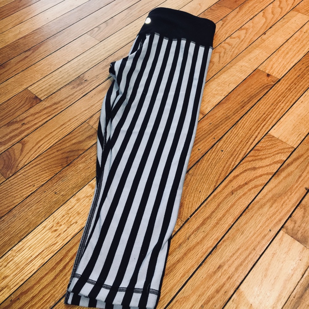 LULU LEMON CROPPED LEGGINGS