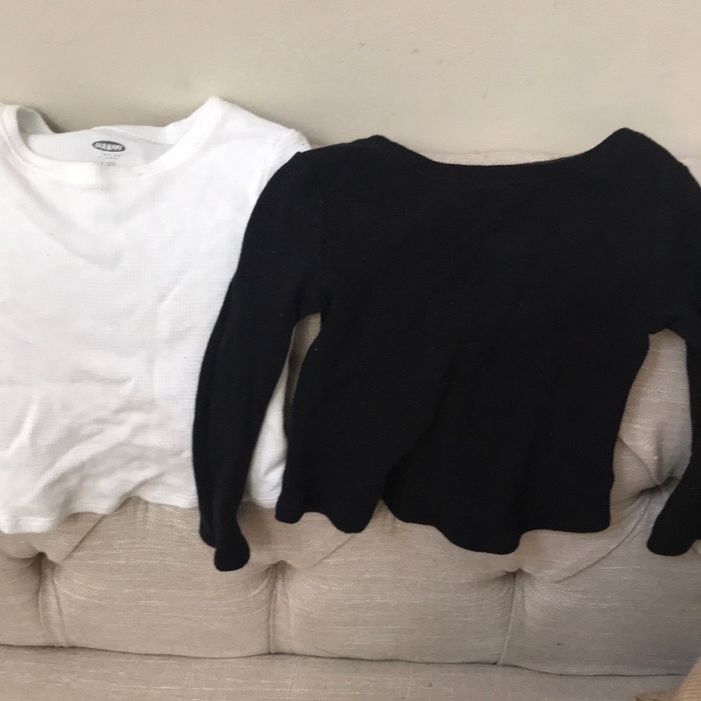 Set of 2, girl’s long sleeve thermals, 2T