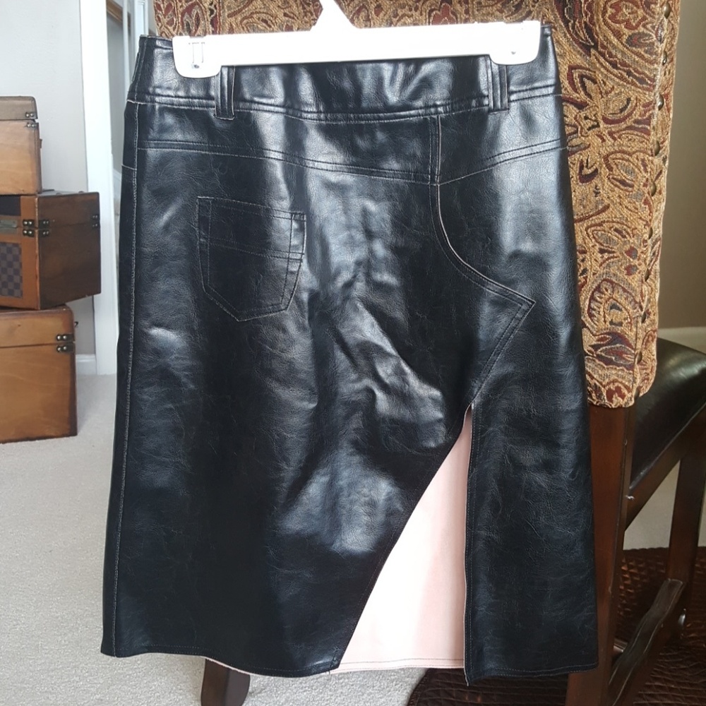 Ferre (Designer) Black Leather & Pink Suede Skirt