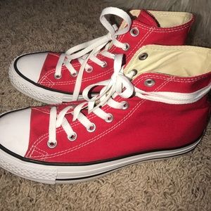 Red high top converse🛑