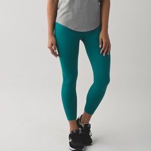 Lululemon Zone In crop 6