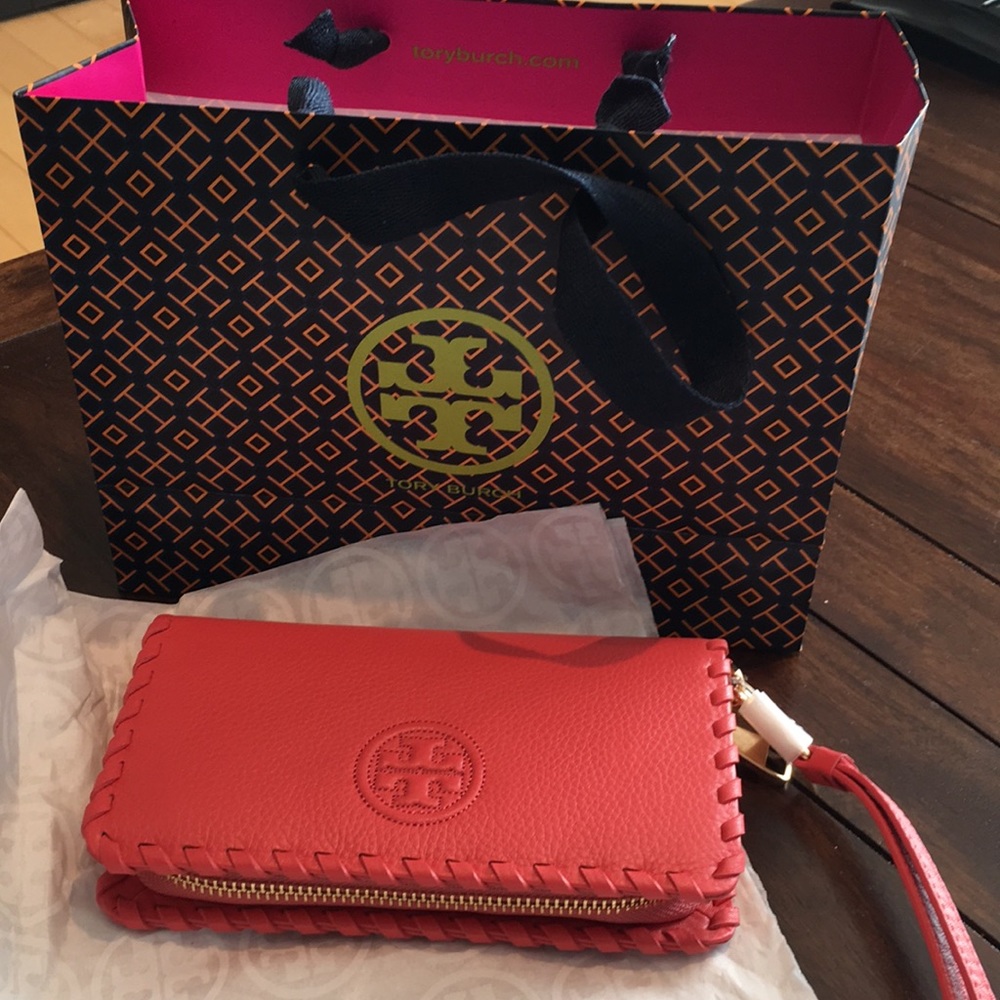 Tory burch coral wristlet