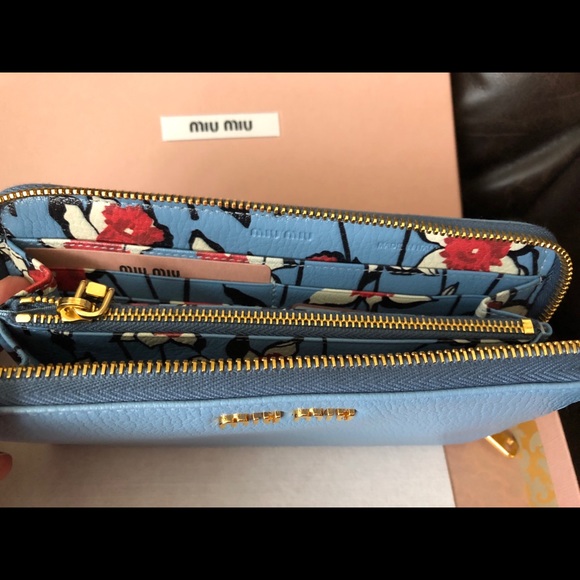 New, never used Miu Miu wallet. - Picture 7 of 8
