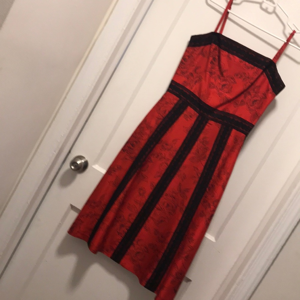 TABITA Red Silk. Bust 33, Waist 29, Long 37