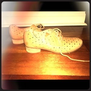 Natural colored(light tan) BORN laced shoes‼️