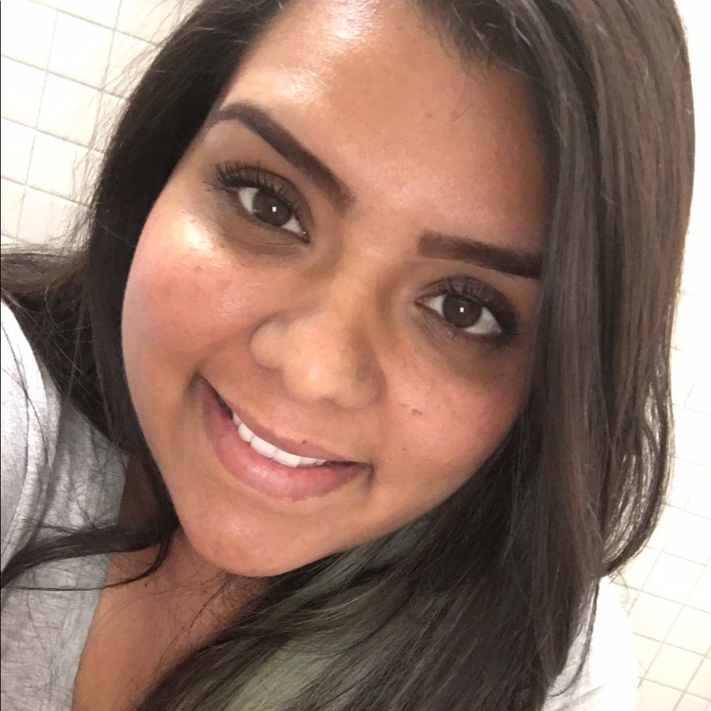 Meet your Posher, Valentina