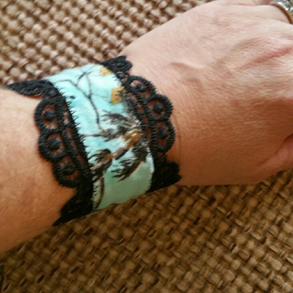 BLUE REALTREE CAMO CUFF BRACELET - Picture 2 of 2