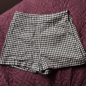 Kendall & Kylie high waisted checkered shorts