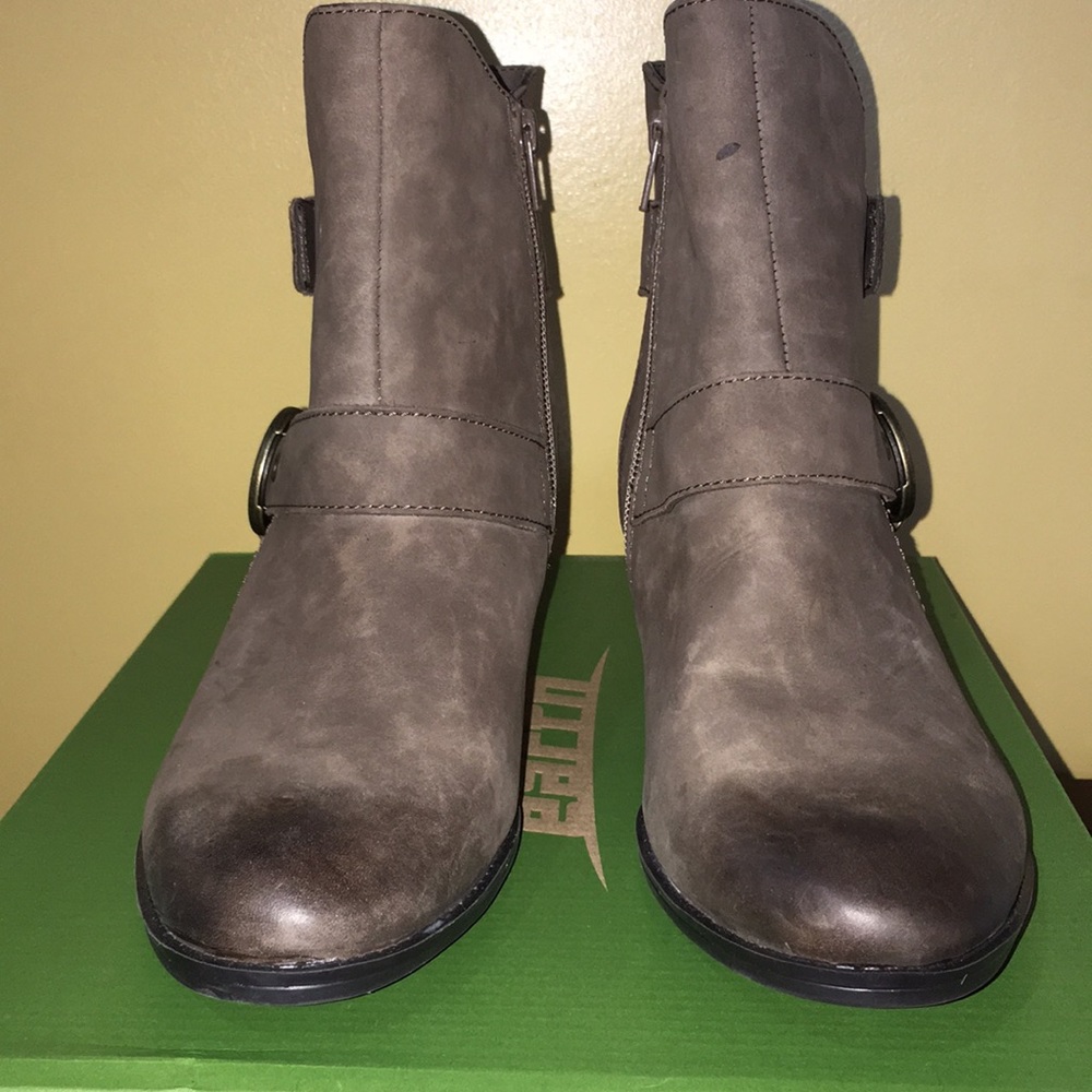 EARTH BRAND STONE VINTAGE COLOR OLIVE SIZE 8M