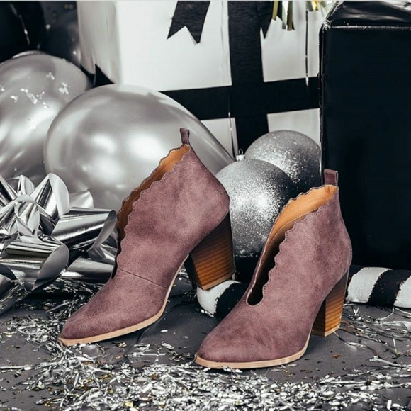 LAST PAIR!!//The Roxanne// Mauve scalloped bootie - Picture 2 of 5
