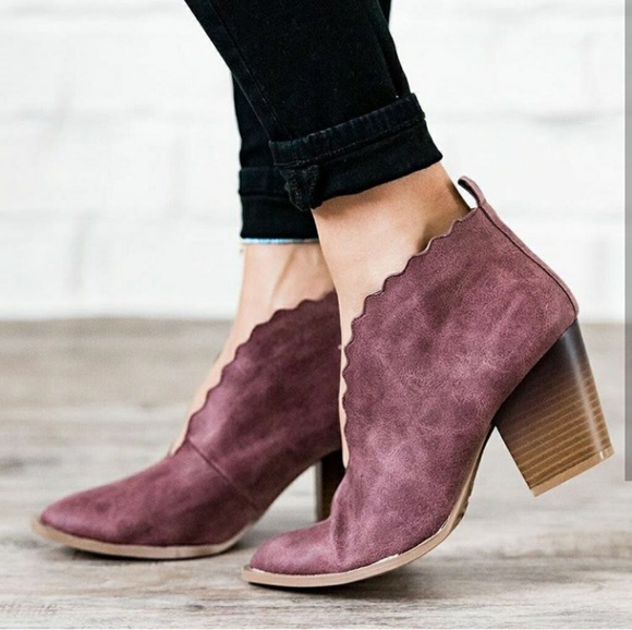 Shoes - LAST PAIR!!//The Roxanne// Mauve scalloped bootie