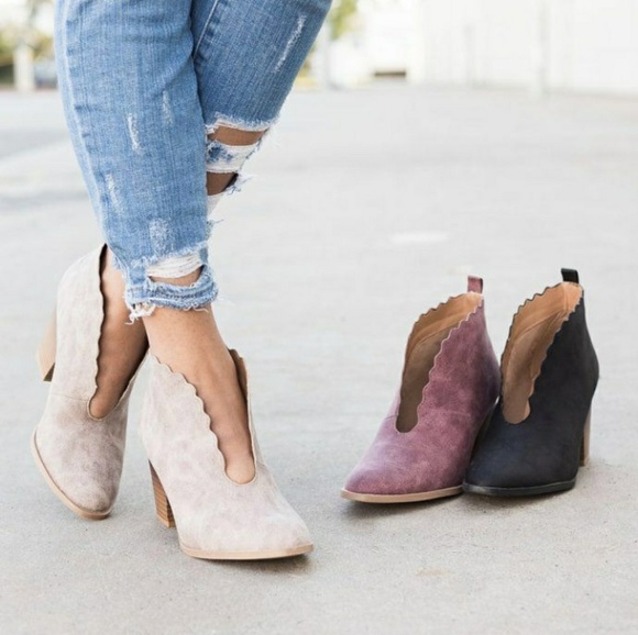 LAST PAIR!!//The Roxanne// Mauve scalloped bootie - Picture 3 of 5