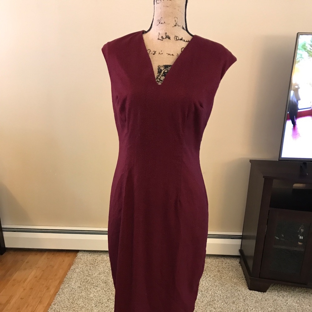 Sleeveless burgundy/blk herringbone career dress