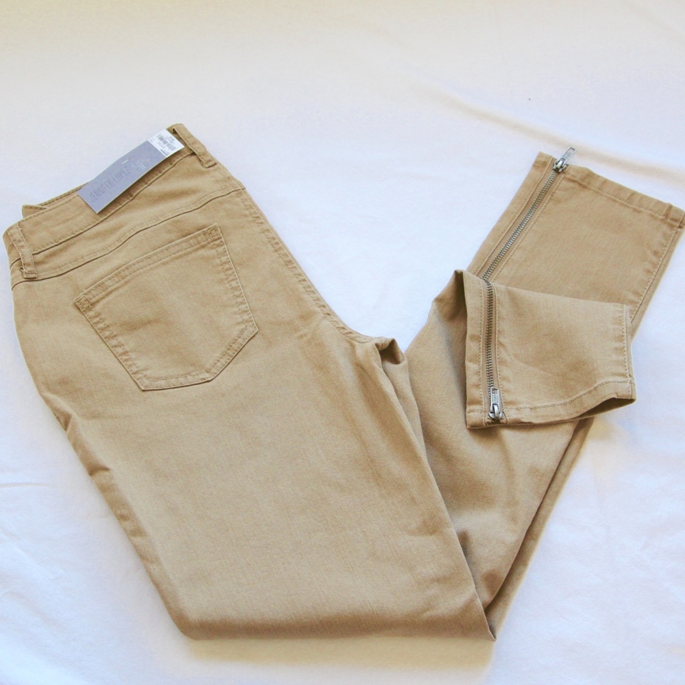 NWT Skinny Jean with Zipper