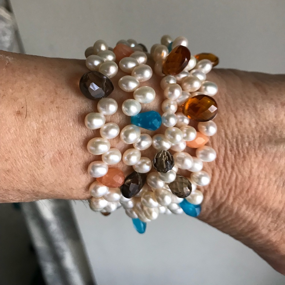 Freshwater pearl and gemstone bracelet
