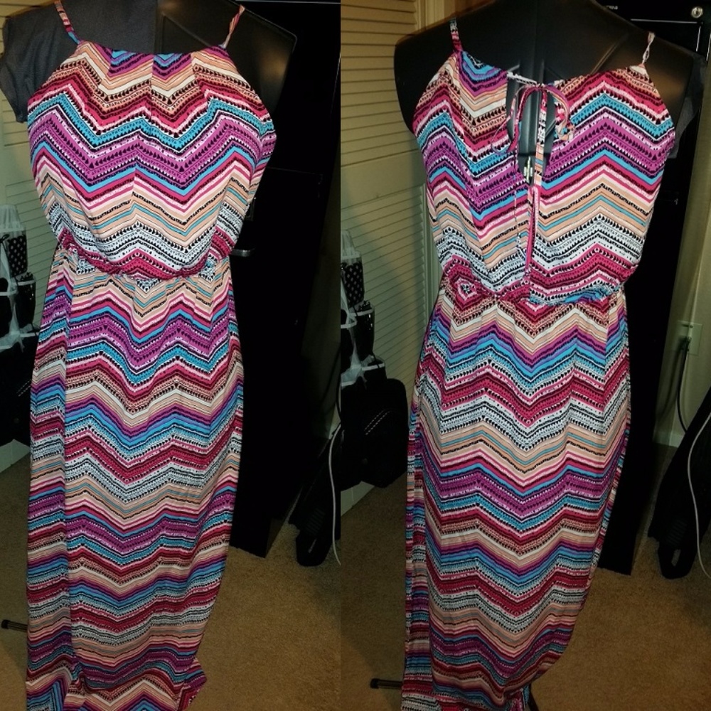 3 For $15 🌟 Derek Heart striped maxi dress size Medium