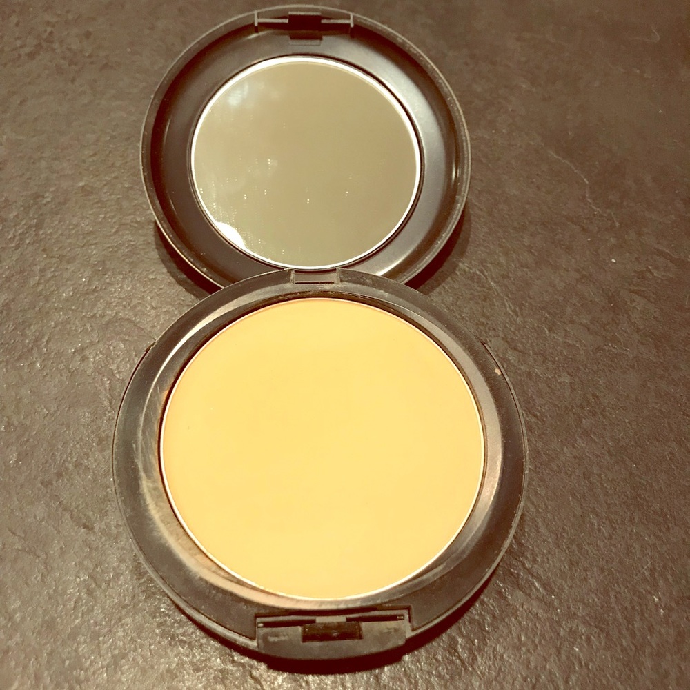 Mac Studio Fix powder NC42