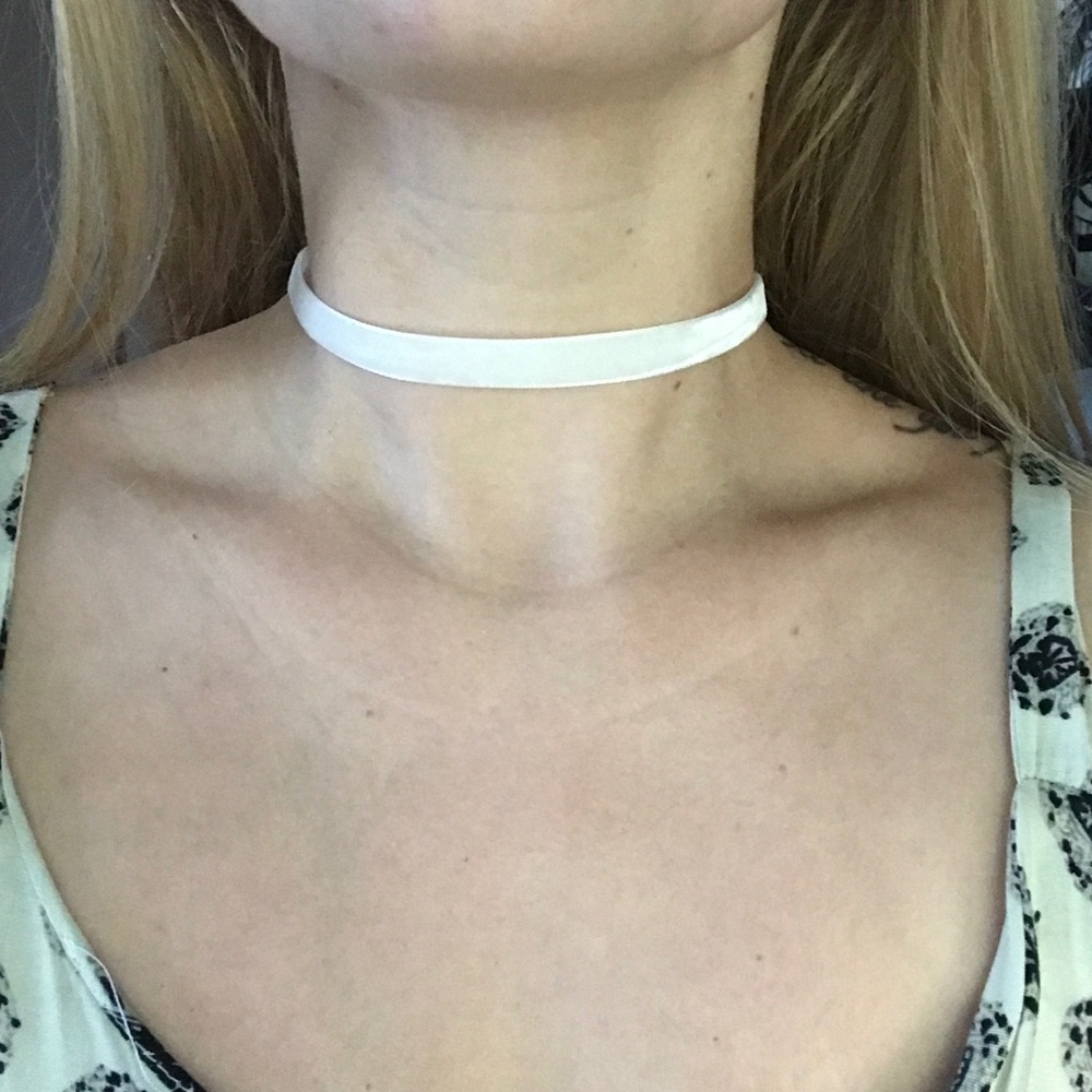 White Velvet Choker