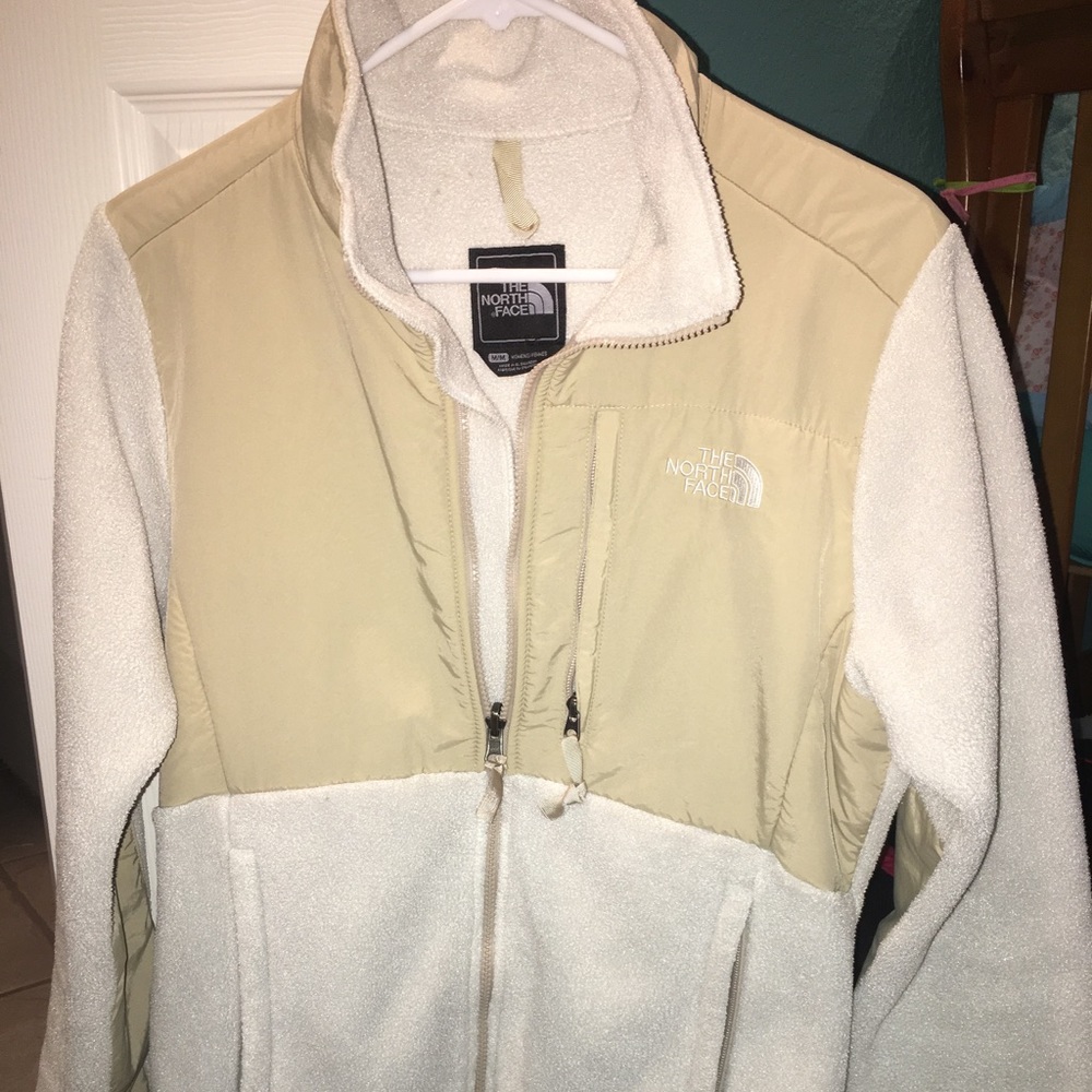 ✅SOLD✅Women's north face Denali medium khaki