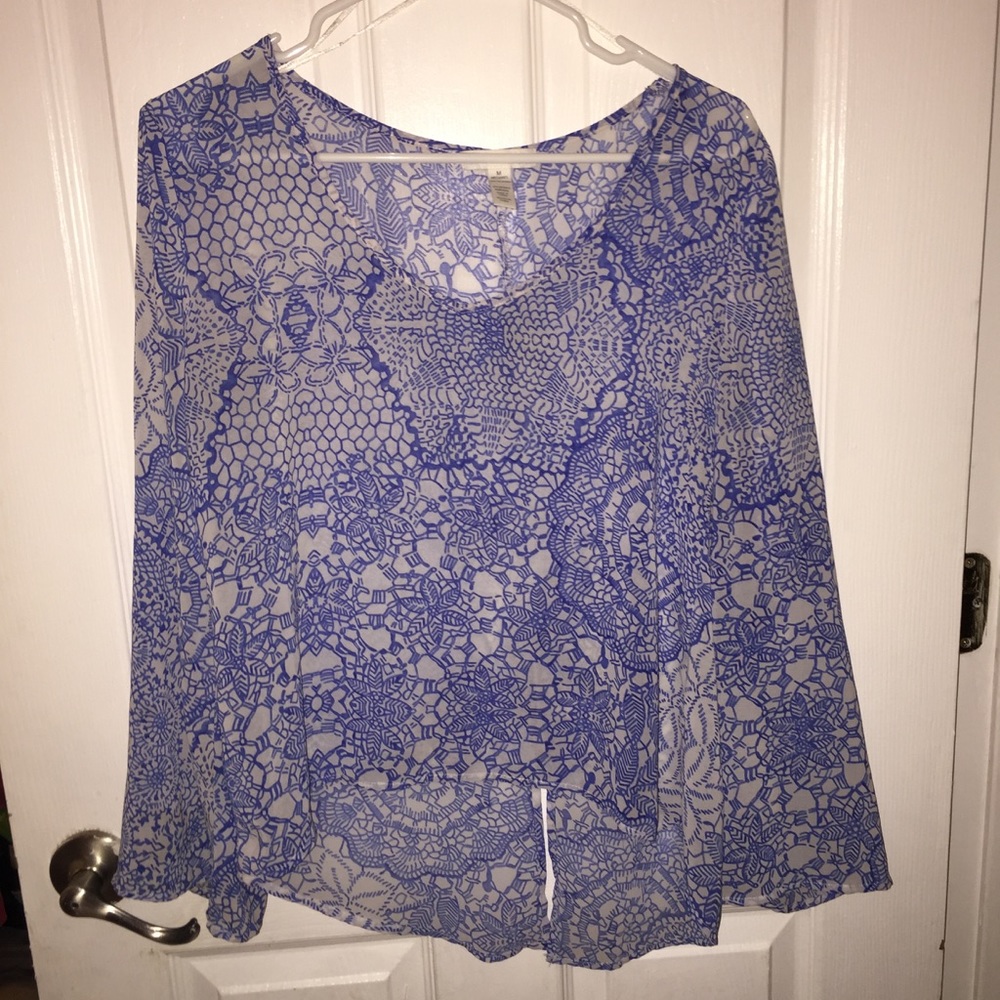 New cute bell sleeve top