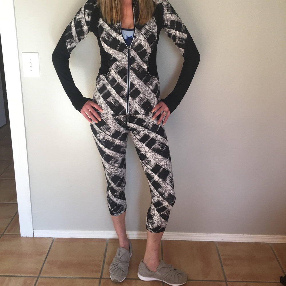 Black and white workout capris