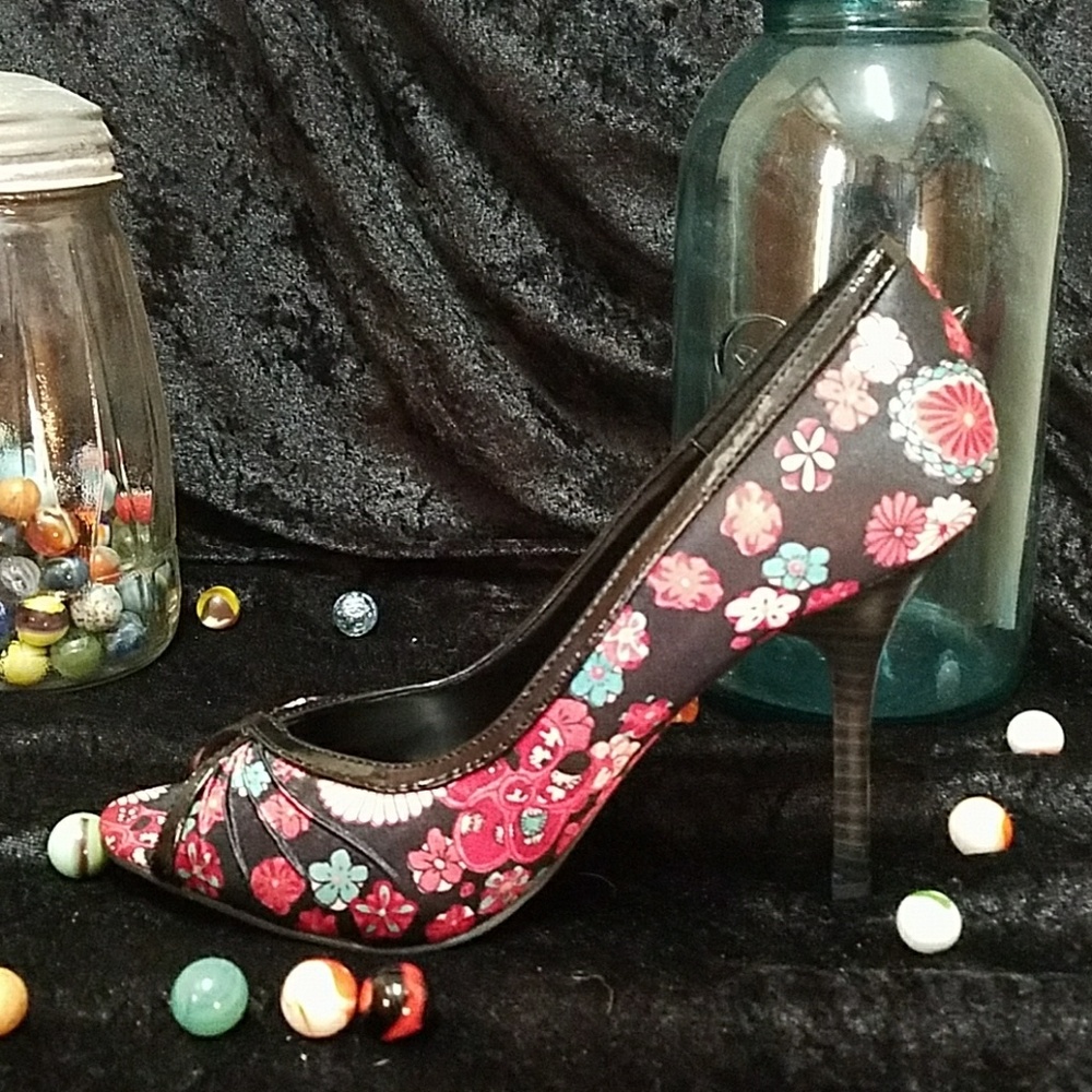 Charlotte Russe Only 16 Floral Design Heel
