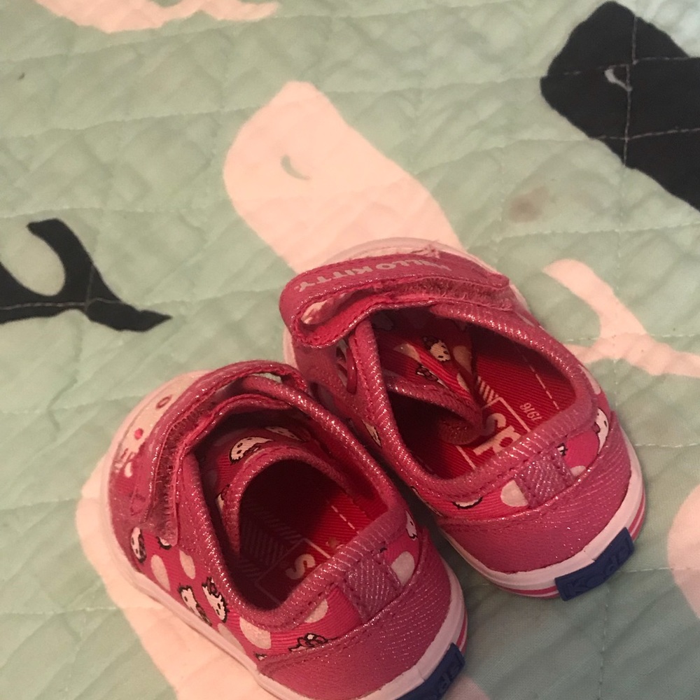 Hello kitty shoes - Picture 3 of 3