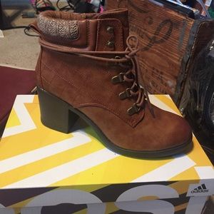 MIA boots. BRAND NEW NEVER WORN.