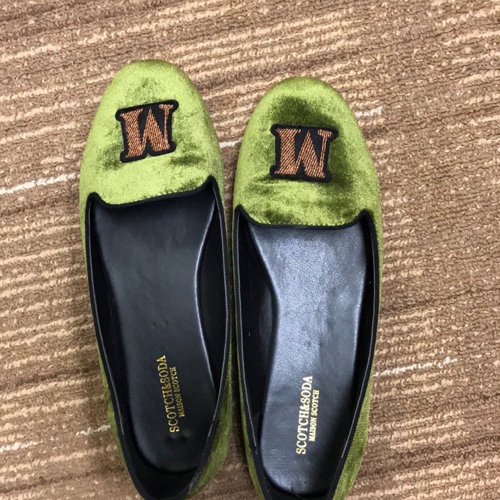 Masion scotch never worn velvet embroidered flats