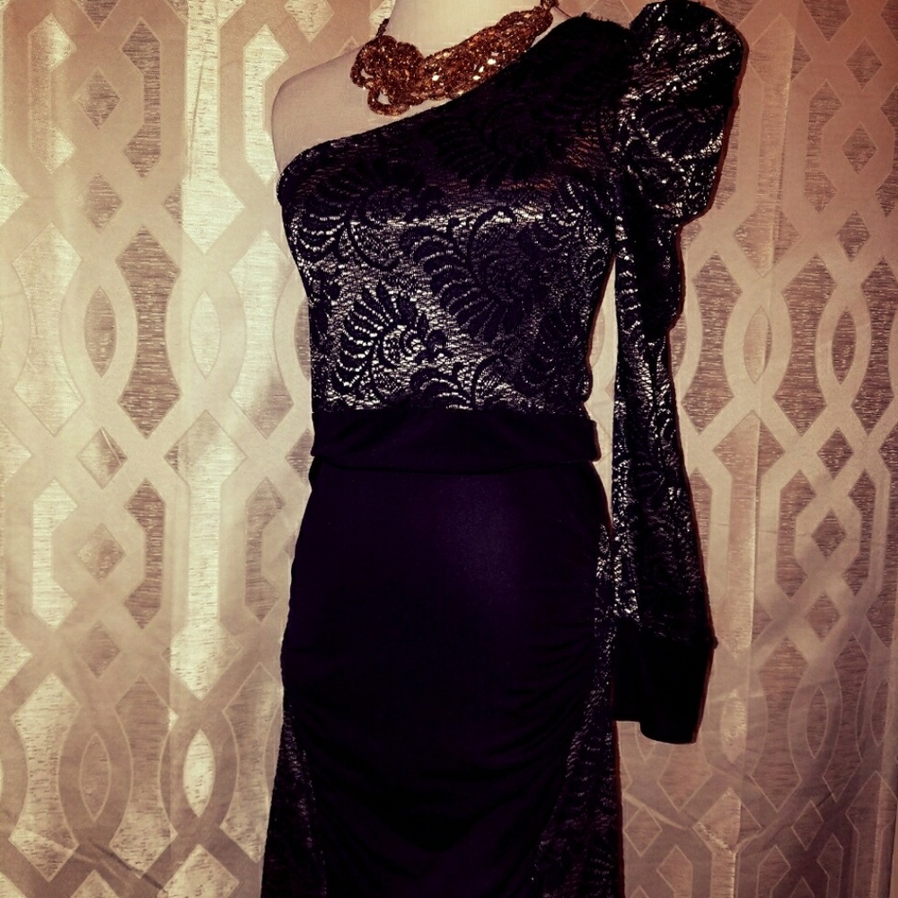 One shoulder dress