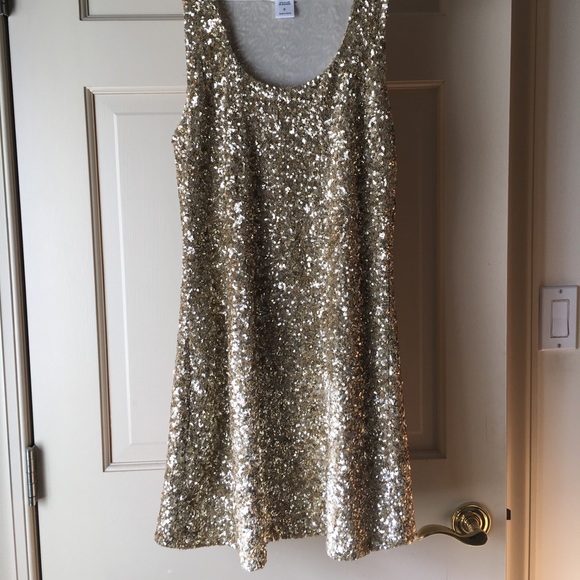 Alice + Olivia Dresses & Skirts - Alice and Olivia Gold Sequin Dress