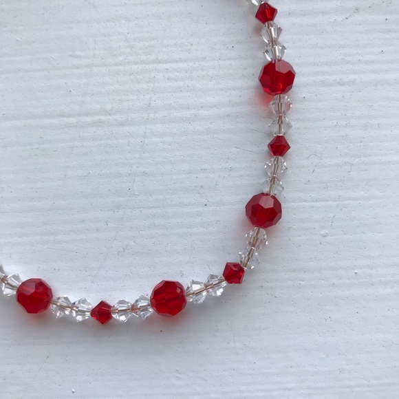 Vintage red & clear (white) beaded bracelet - Picture 4 of 6