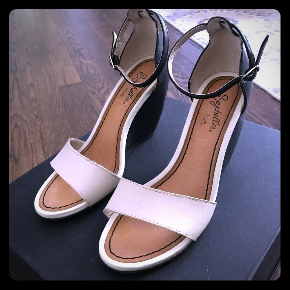 Black and White Seychelles wedges