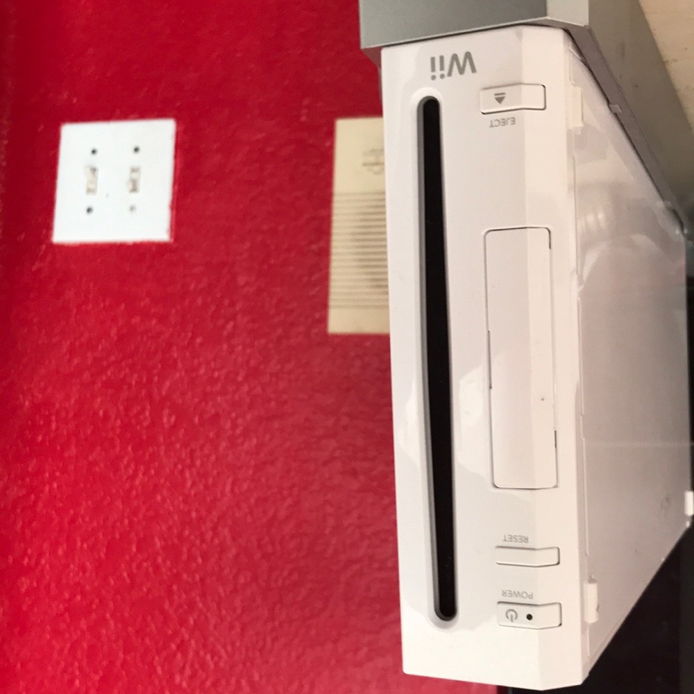 Wii - Picture 2 of 2